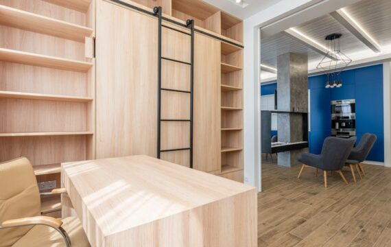 Przedpokój jako mikro-śluza antysmogowa – jak urządzić czysty wiatrołap w bloku