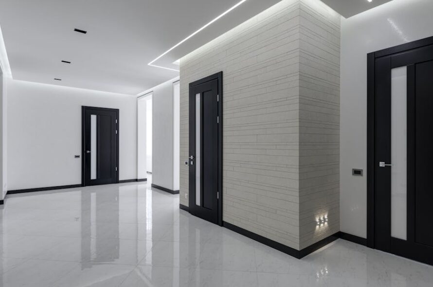 Meblo-ściana kapilarna: gliniane panele, które grzeją, chłodzą i wyciszają – niewidoczna alternatywa dla grzejników i klimatyzacji