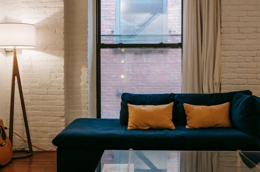 Meble i panele z grzybni w domu – akustyka, mikroklimat i design w jednym