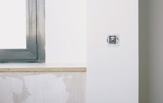 Ściana, która magazynuje chłód i ciepło – dekoracyjne panele PCM 23-26 C do salonu i sypialni