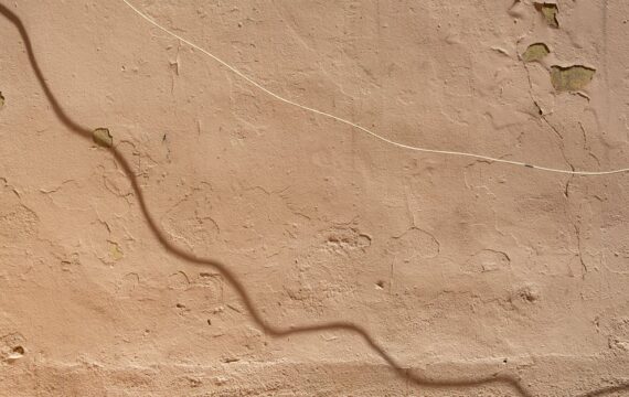 Ściany z gliny z PCM i matą kapilarną – cicha klimatyzacja bez klimatyzatora, zdrowy mikroklimat i oszczędność energii