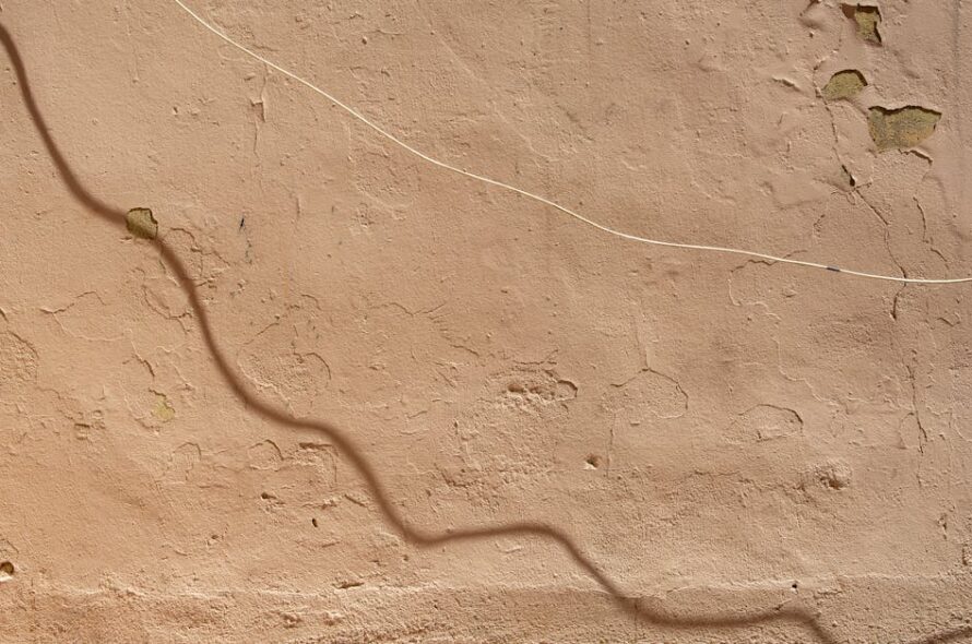 Ściany z gliny z PCM i matą kapilarną – cicha klimatyzacja bez klimatyzatora, zdrowy mikroklimat i oszczędność energii